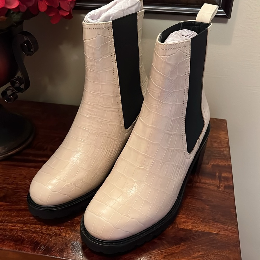 Seychelles Far Fetched Leather Boot in Cream/Black Croco, Size 7.5